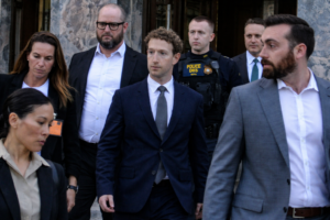 Zuckerberg all'uscita della corte di Los Angeles