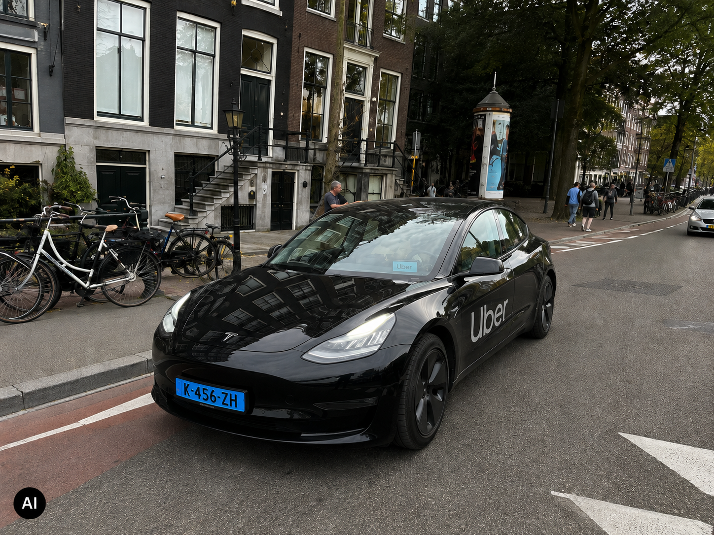 Auto nera di Uber su strada olandese (immagine generata con AI)